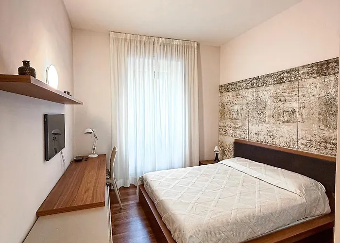 Boutique - 2 Steps From Subway Apartment *