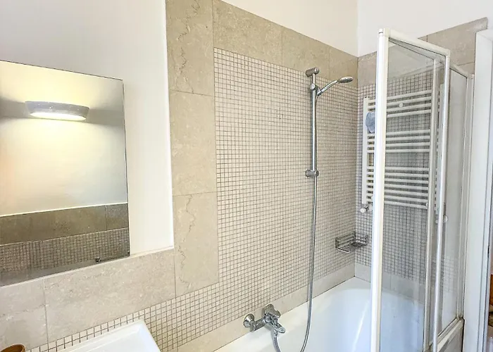 Boutique - 2 Steps From Subway Apartment