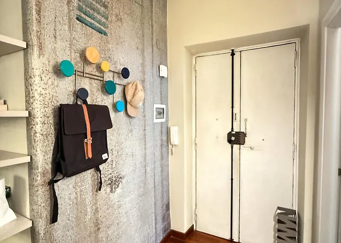 Boutique - 2 Steps From Subway Apartment *